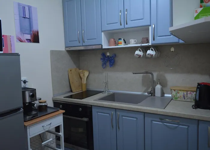 Apartman Center With A Backyard *