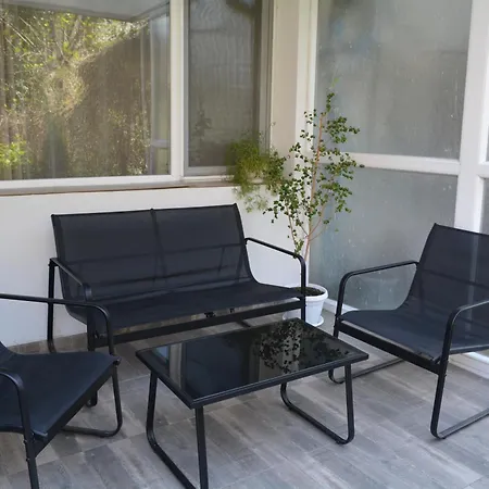 アパート Center With A Backyard *